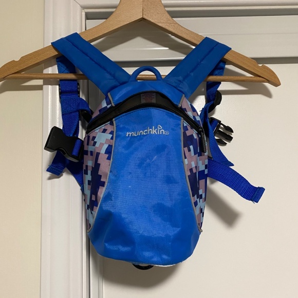 Munchkin 2 in 1 harness and backpack - Picture 2 of 4